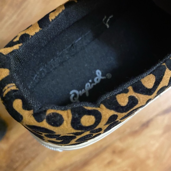 Leopard Print Slip-on Shoes - Picture 9 of 12